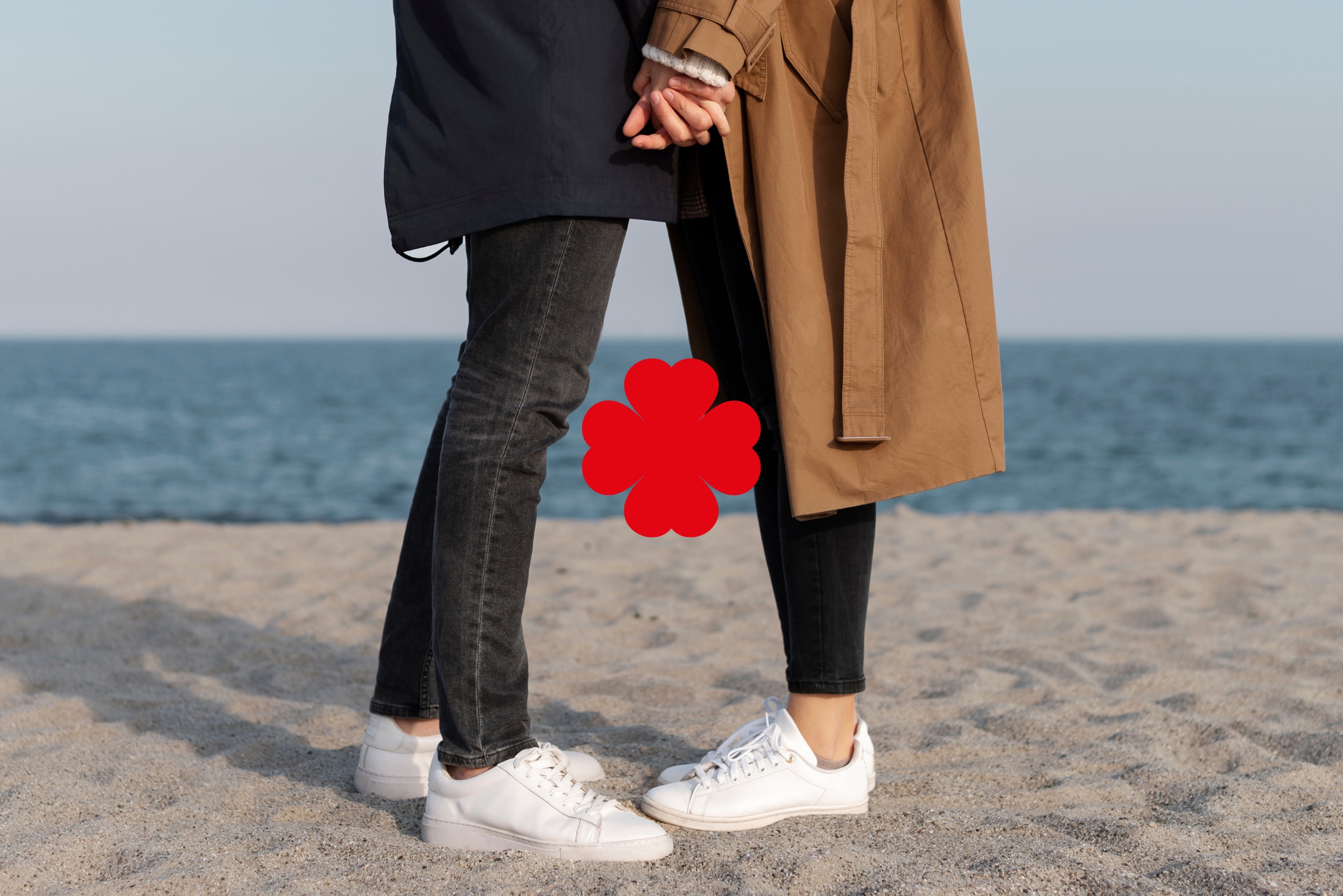 Rencontre amoureuse. Un couple a la plage